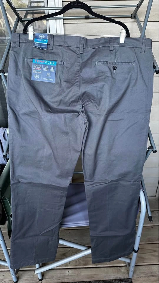 St. John's Bay Men's Cargo Pants - photo 2