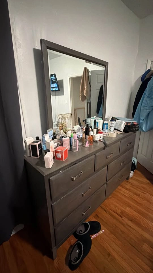 King Size Bed with Dresser - photo 2