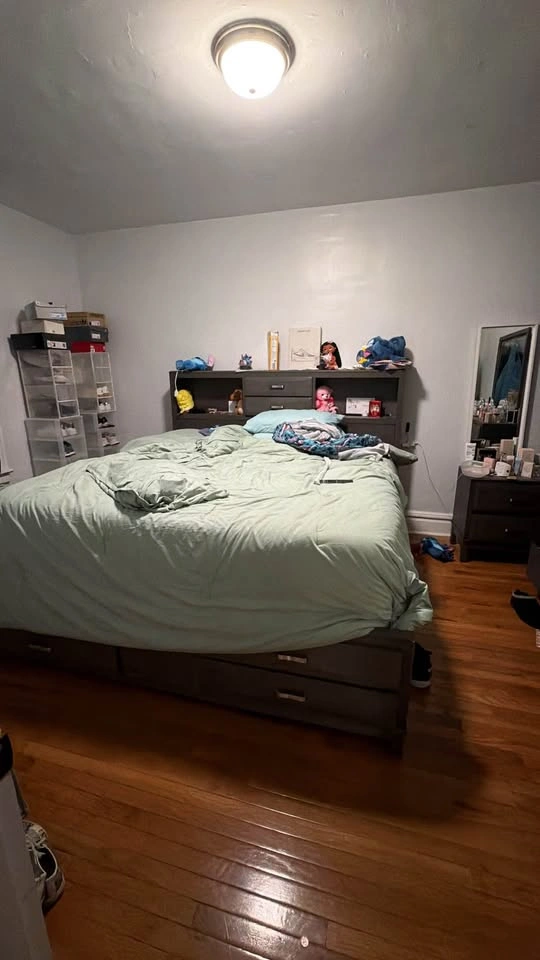 King Size Bed with Dresser - photo 3