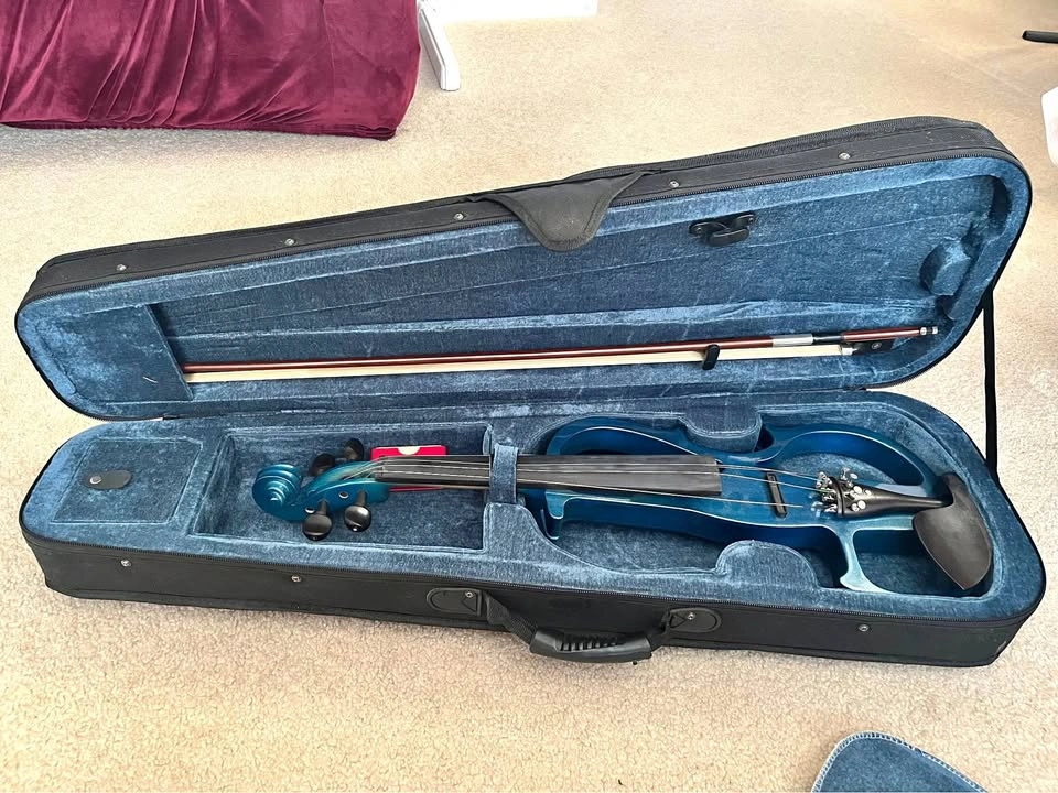 Cecilio 4/4 Full Size Blue Metallic Electric Violin (Like New)