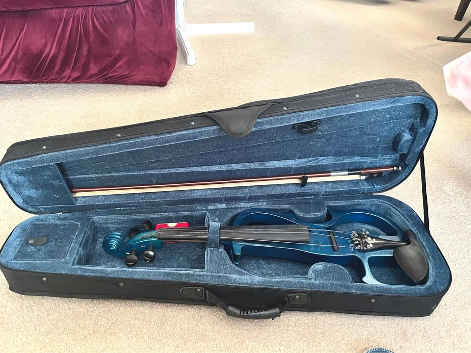 Cecilio 4/4 Full Size Blue Metallic Electric Violin (Like New) - photo 2