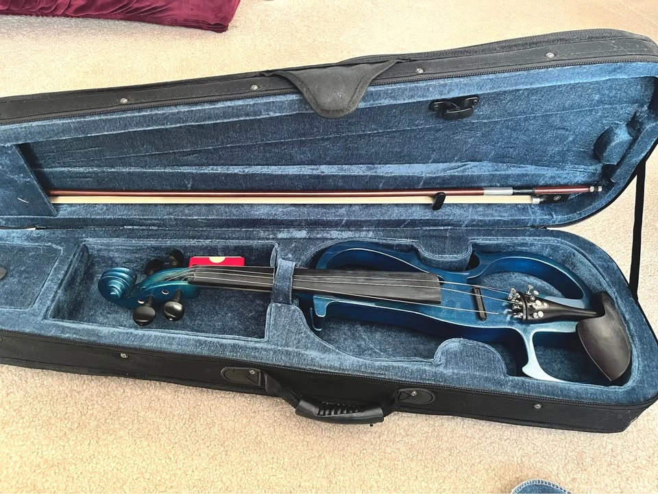 Cecilio 4/4 Full Size Blue Metallic Electric Violin (Like New) - photo 4