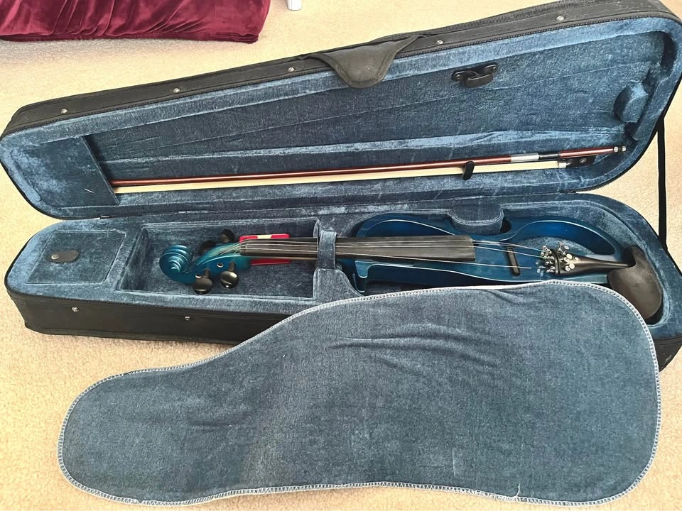 Cecilio 4/4 Full Size Blue Metallic Electric Violin (Like New) - photo 5