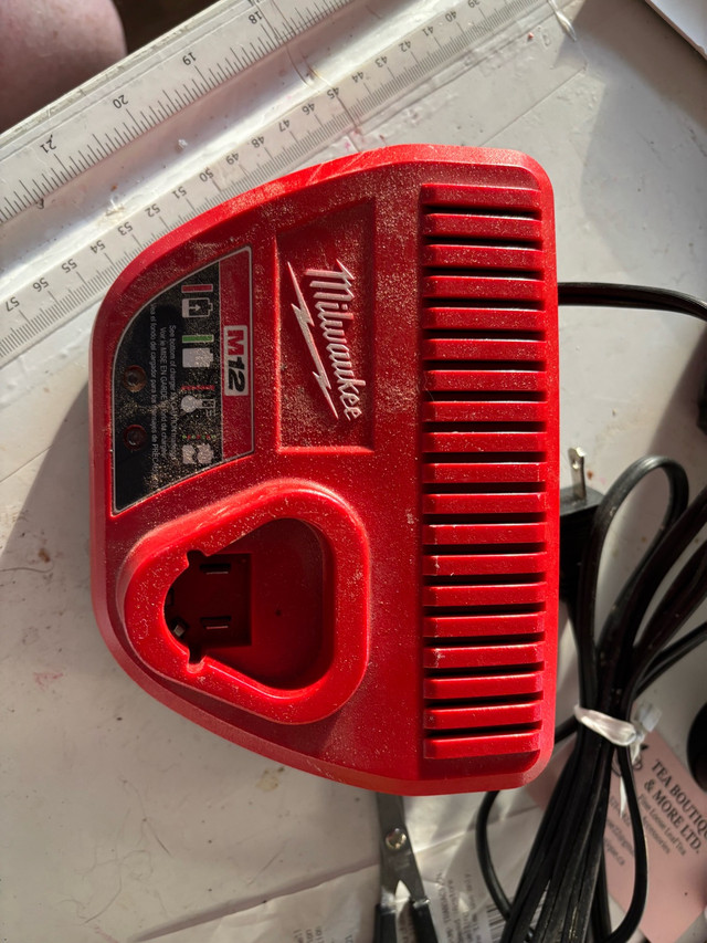 Milwaukee M12 Battery Charger