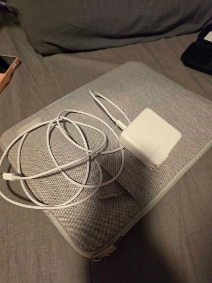 Macbook Pro (2019) 13-inch (Please read the Description) - photo 5