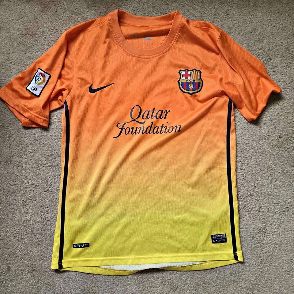 FC Barcelona Soccer Jersey Dani Alves - Men's Medium
