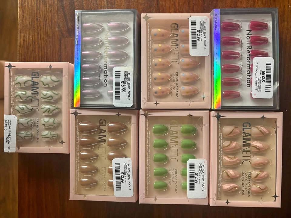 GLAMNETIC nails