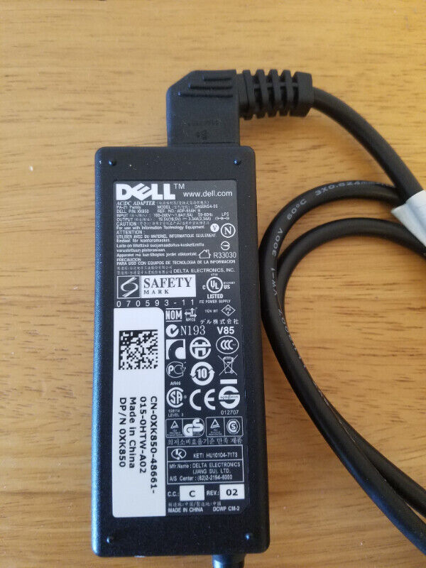 Dell Laptop Adapter D65NS4-00 19.5V 3.34A - photo 2