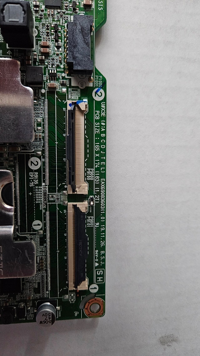 LG 43" TV Mainboard EAX69083603 (1.0) - photo 2