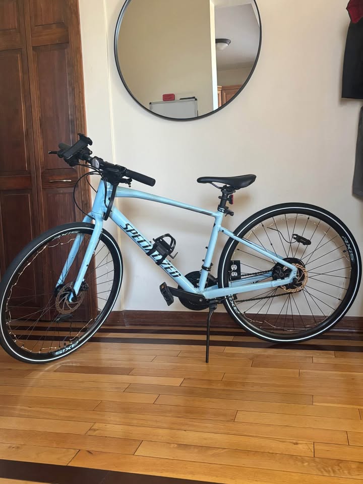 Specialized Sirrus bike size Small with lock - photo 3