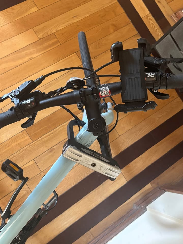 Specialized Sirrus bike size Small with lock - photo 4