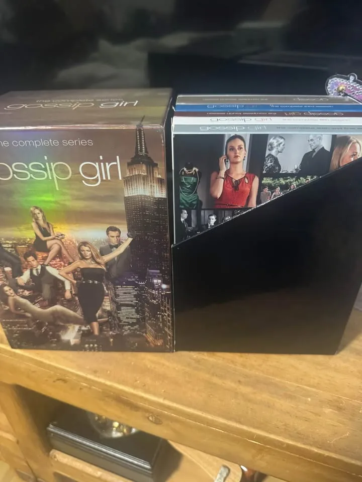 Gossip Girl: Complete Series DVD Set image indicator(2)