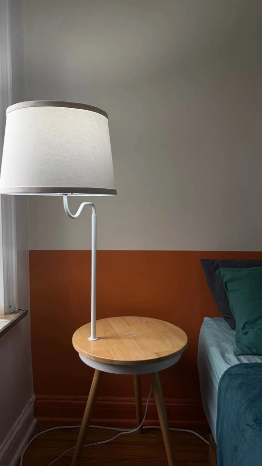 Bedside Table with Lamp - photo 2