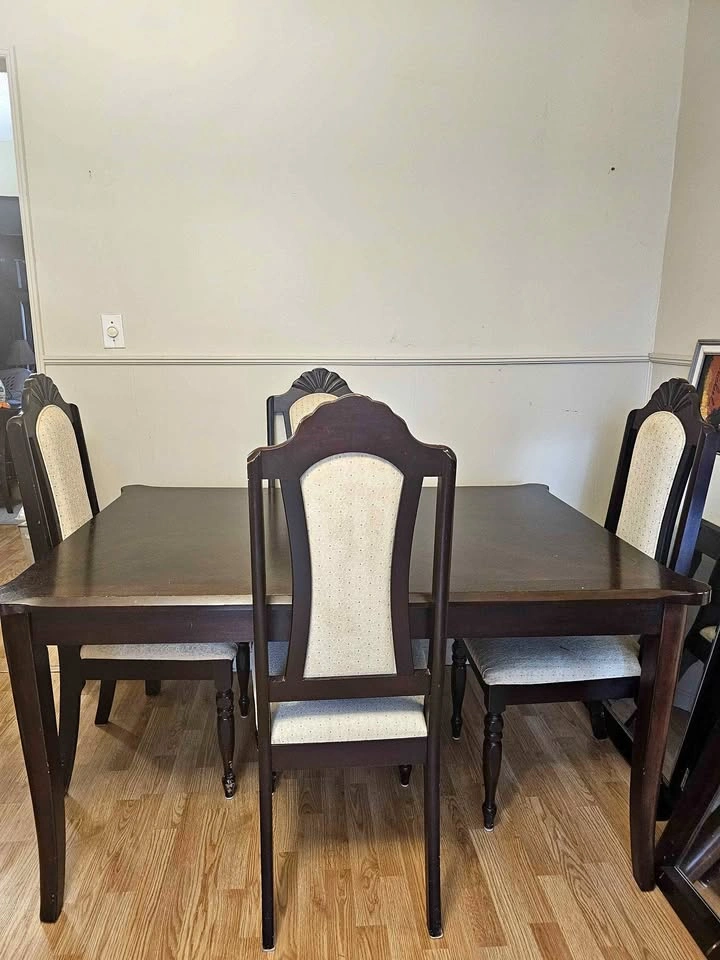 Dining Room Set With 18" Extender