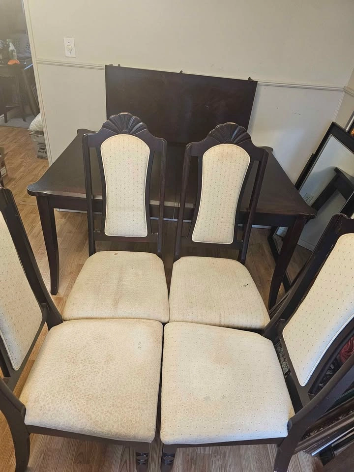 Dining Room Set With 18" Extender - photo 4