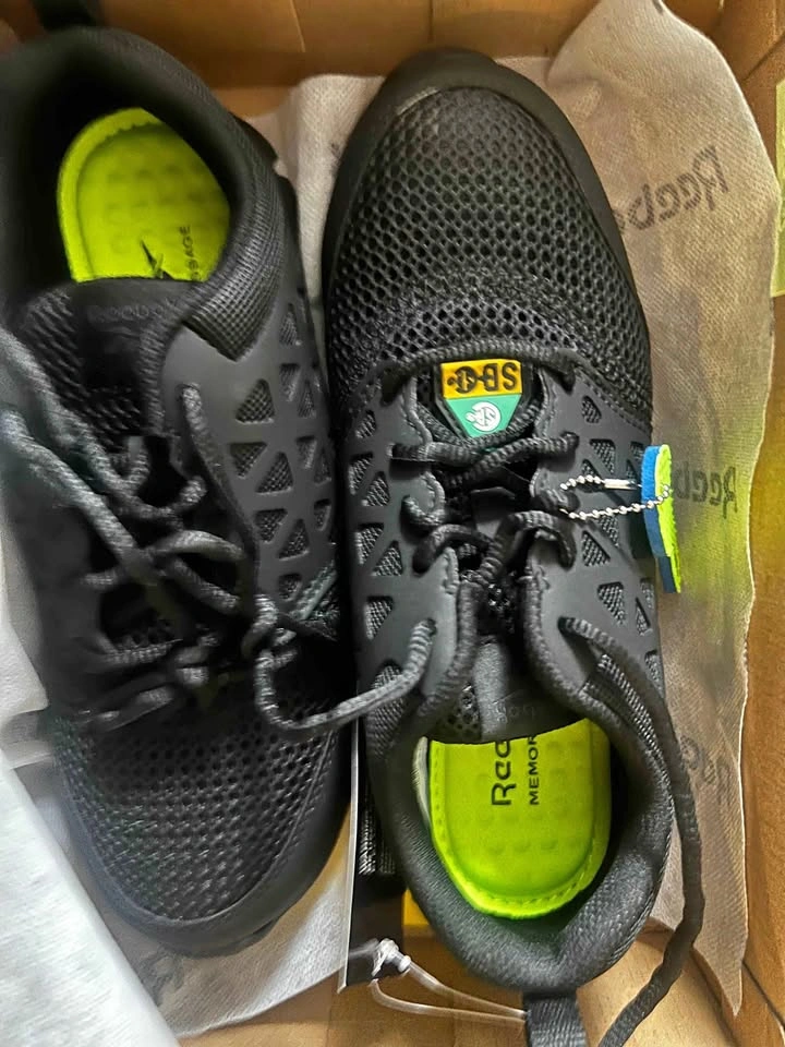 Men’s Work Shoes Size 5W – New