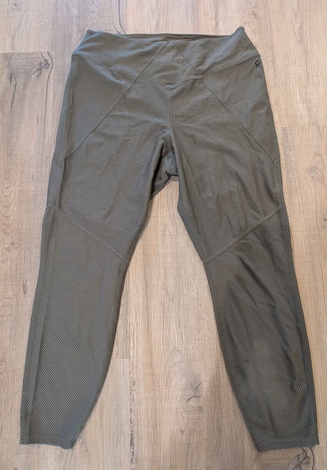 Good American Olive Green Ribbed Cropped Leggings - photo 2