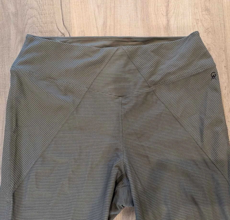 Good American Olive Green Ribbed Cropped Leggings - photo 3