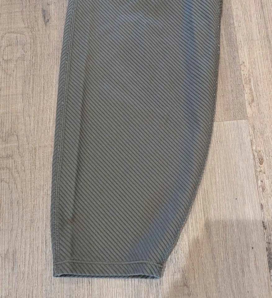 Good American Olive Green Ribbed Cropped Leggings - photo 4