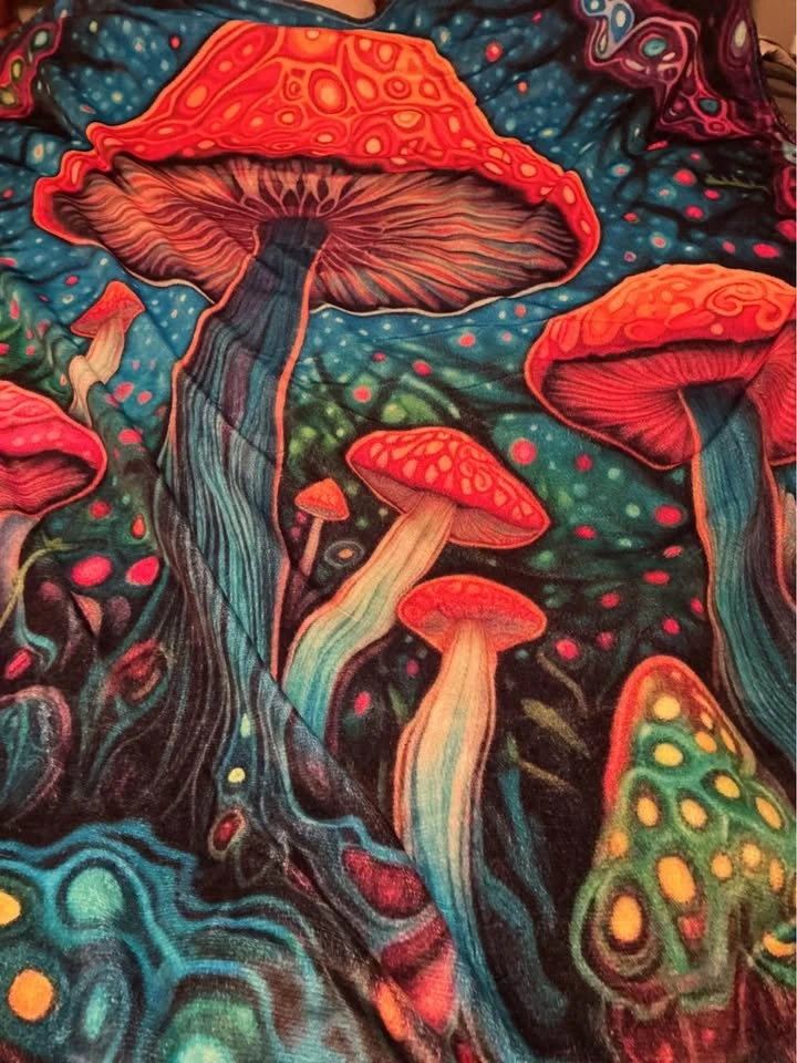 Psychedelic Mushroom Fleece Blanket (Queen size) - photo 2