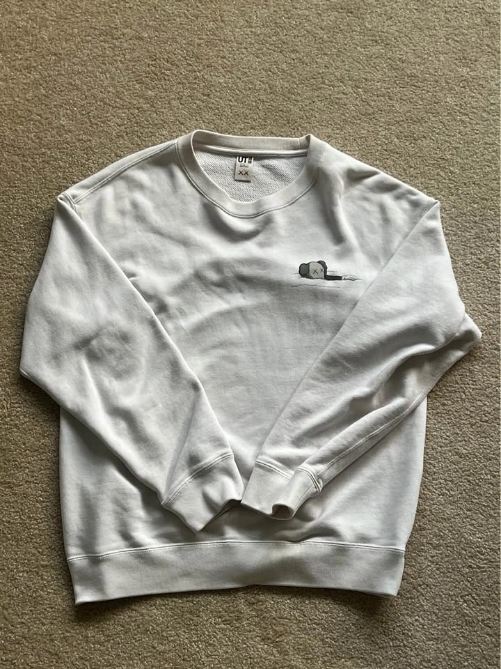 Kaws x UNIQLO collab sweaters - photo 2