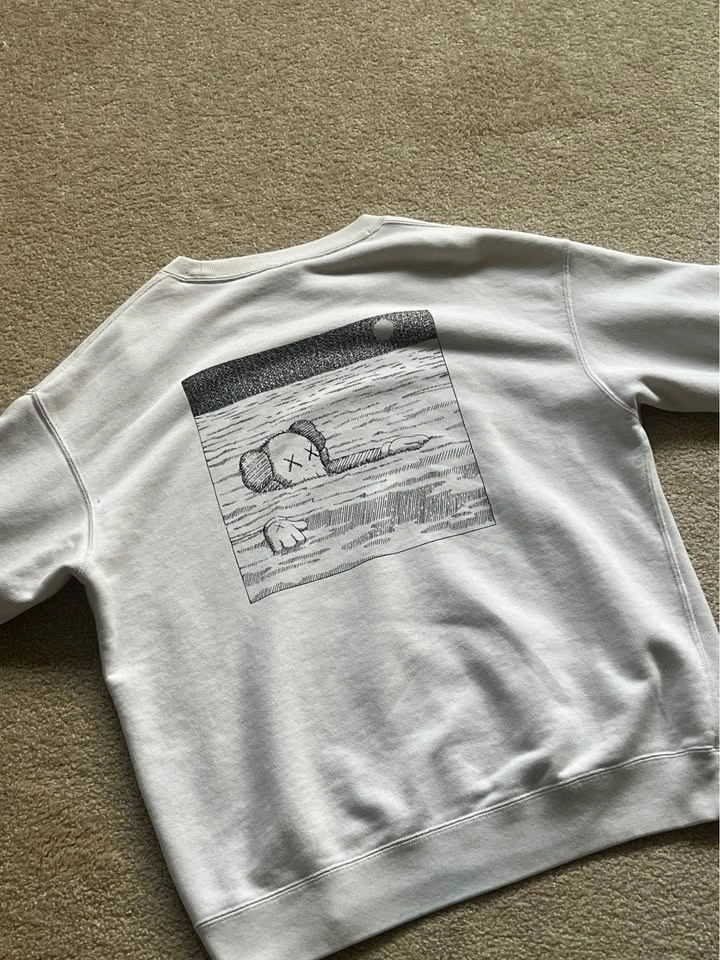 Kaws x UNIQLO collab sweaters - photo 4