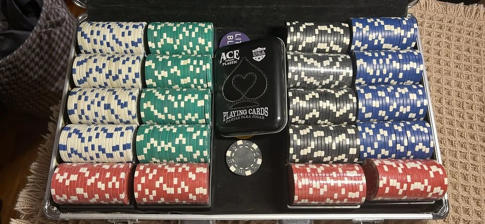 Poker Chip Set w/ Ace Plastic Playing Cards & Aluminum Case - photo 3