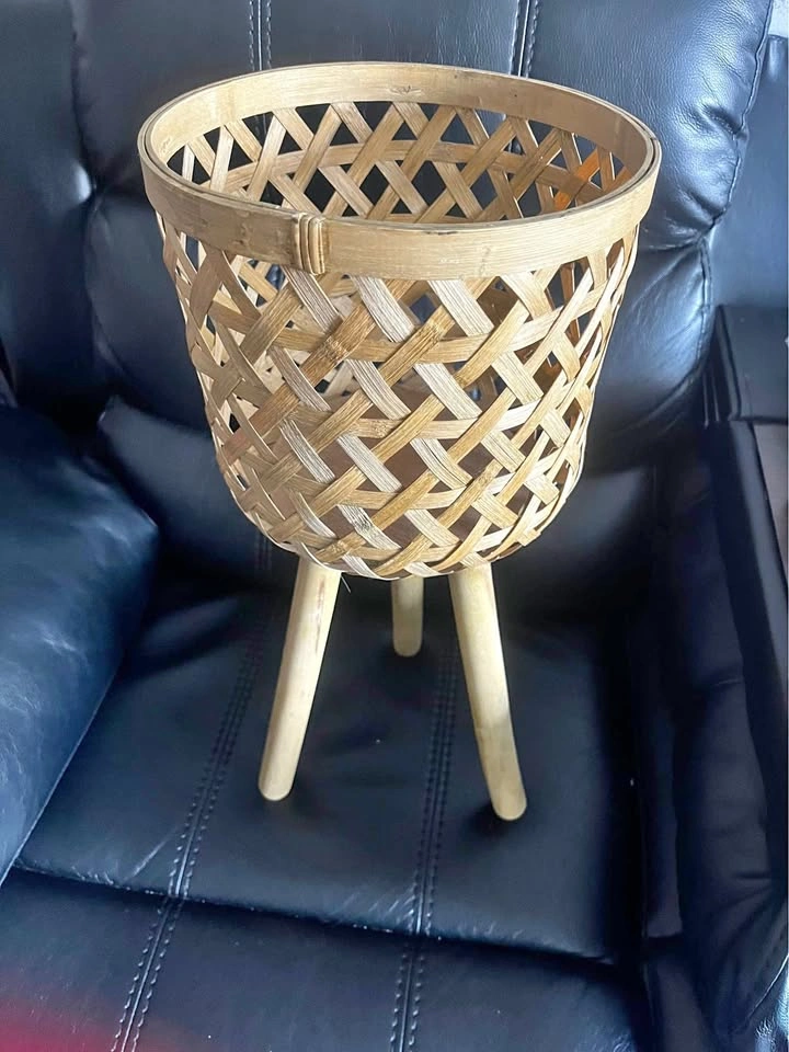 Wood Plant Stand - 9.5" Diameter, 21" Height