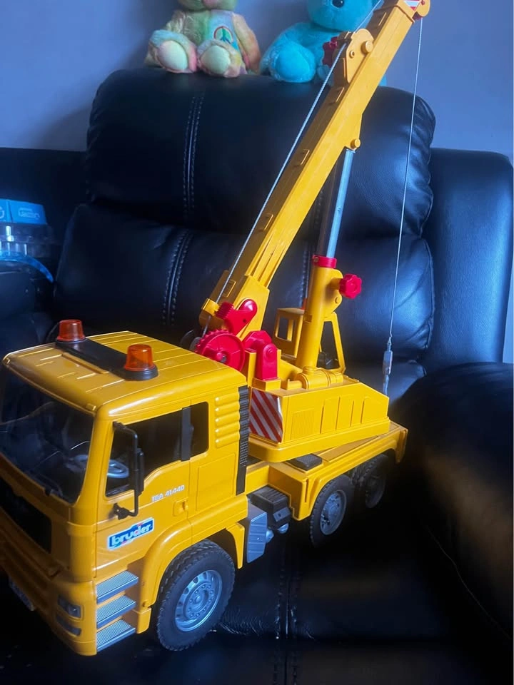 Bruder Crane Truck Toy - photo 5