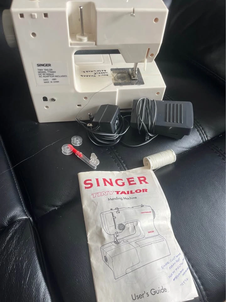 Singer Tiny Tailor Sewing Machine - photo 2