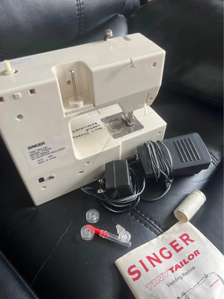 Singer Tiny Tailor Sewing Machine - photo 3
