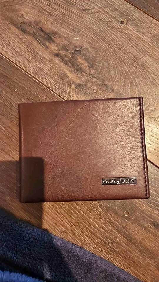 brown leather bifold wallet