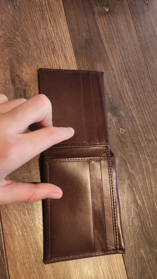 brown leather bifold wallet - photo 2