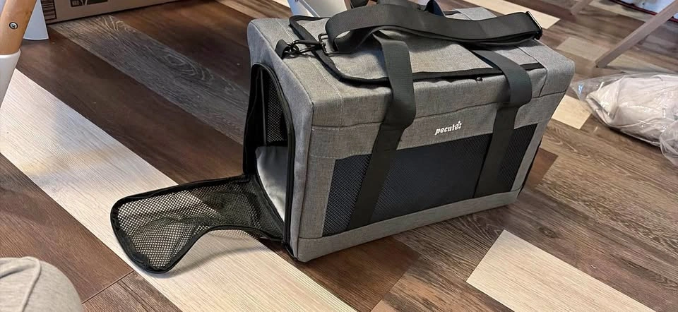 Like New Pecute Pet Carrier – Soft Sided Travel Carrier