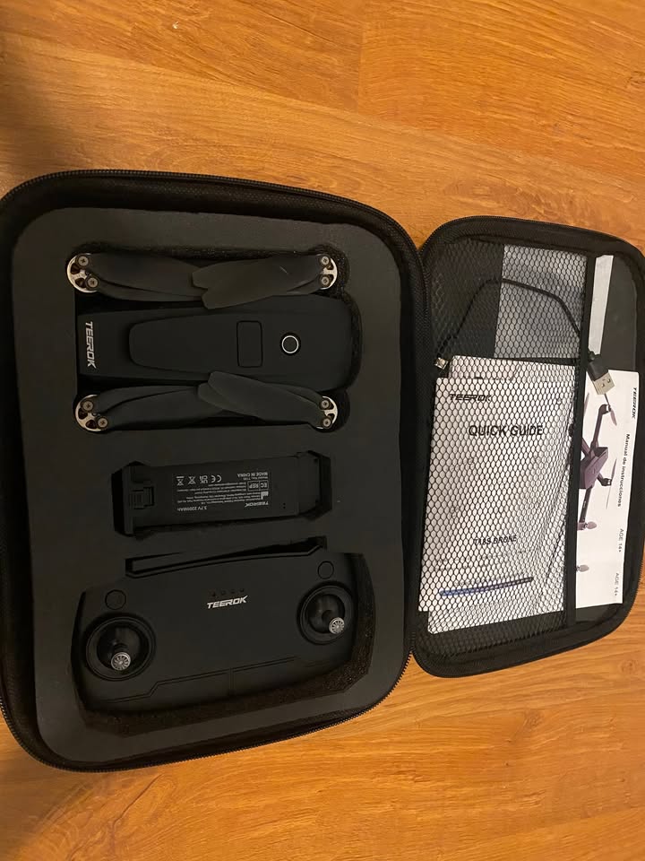 TEEROK T18S 4K GPS Drone - Spares/Case - $100 OBO - photo 2
