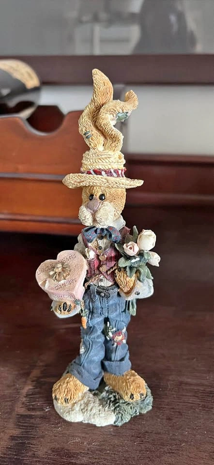 Boyd’s Bears ‘Buster Goes a’ Courtin’ Figurine