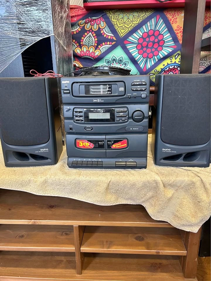 Vintage Sanyo Stereo System w/ 3-CD Changer & Dual Cassette