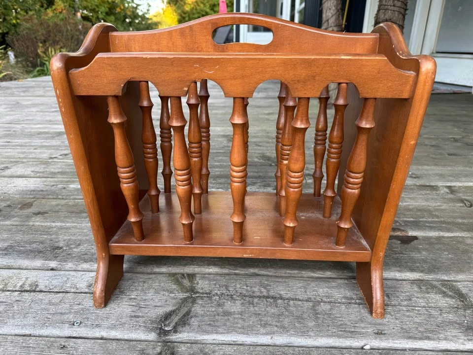 Solid wood magazine rack