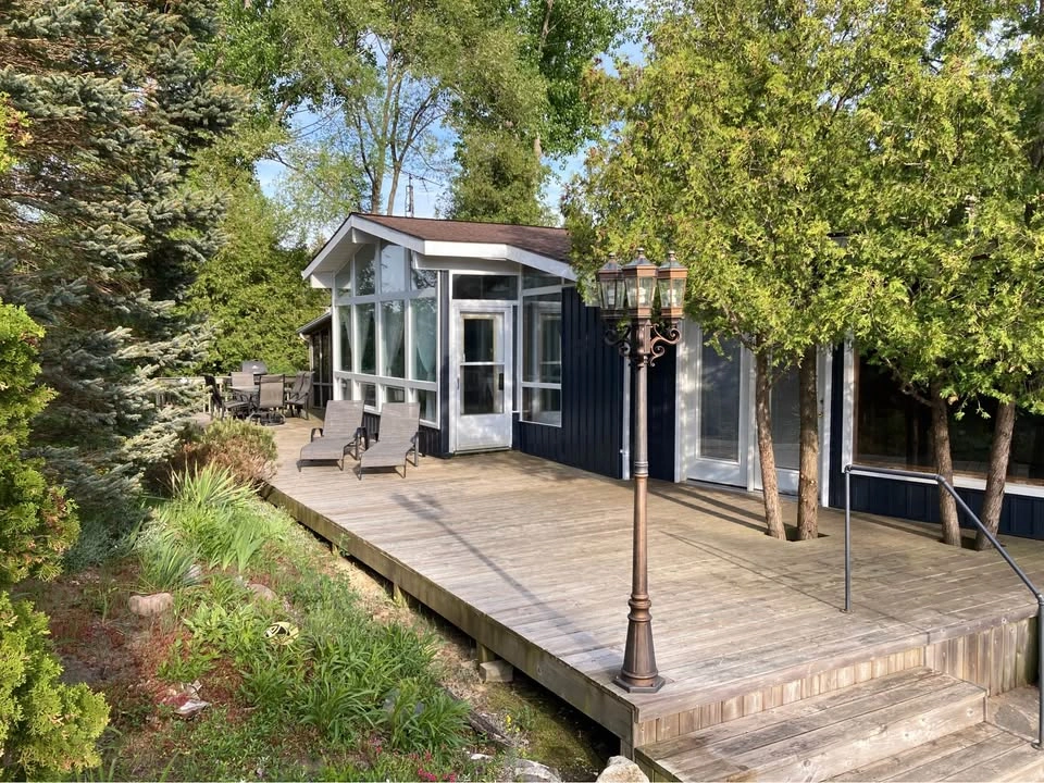 3 Beds 2 Baths - House