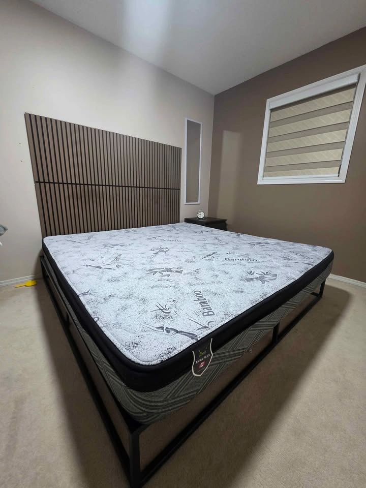 Luxury King Size Mattress – Pristine Condition - photo 2