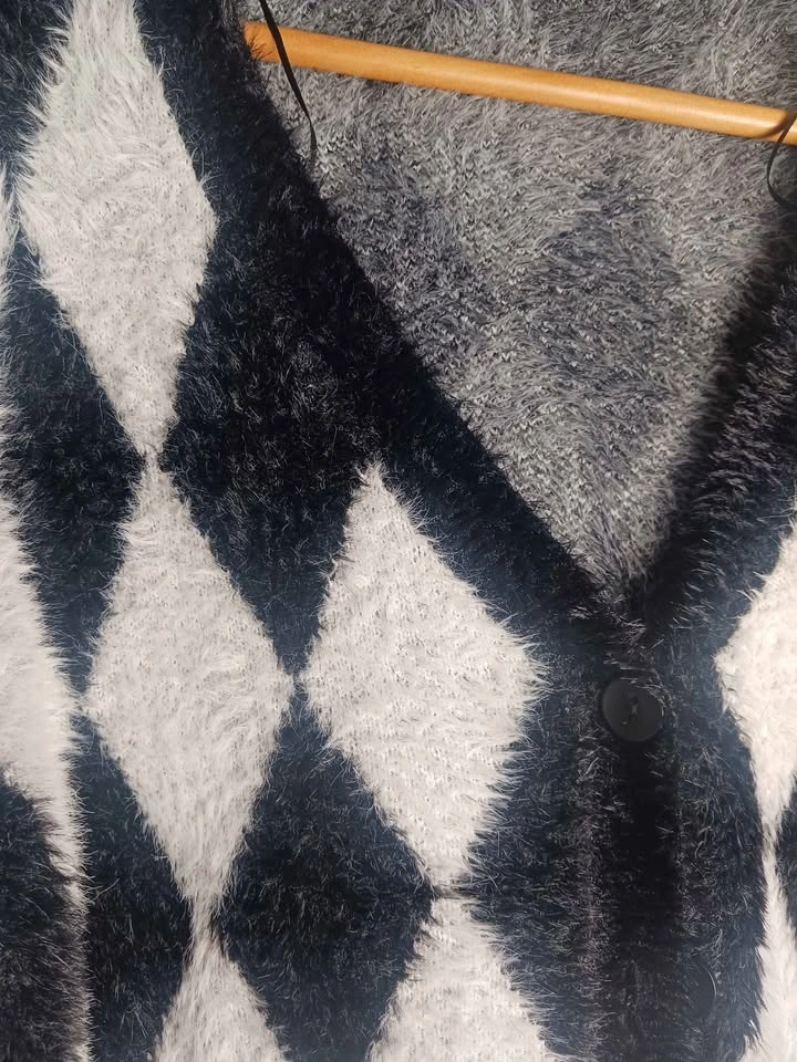 Twik argyle harlequin fuzzy cardigan. - photo 3
