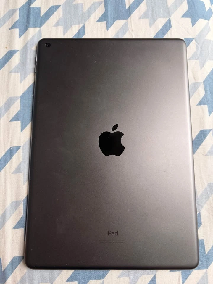 Apple iPad 9th Gen 64GB Wifi - photo 2