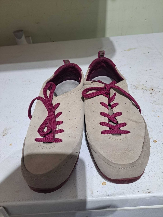 Comfy women shoes size 9