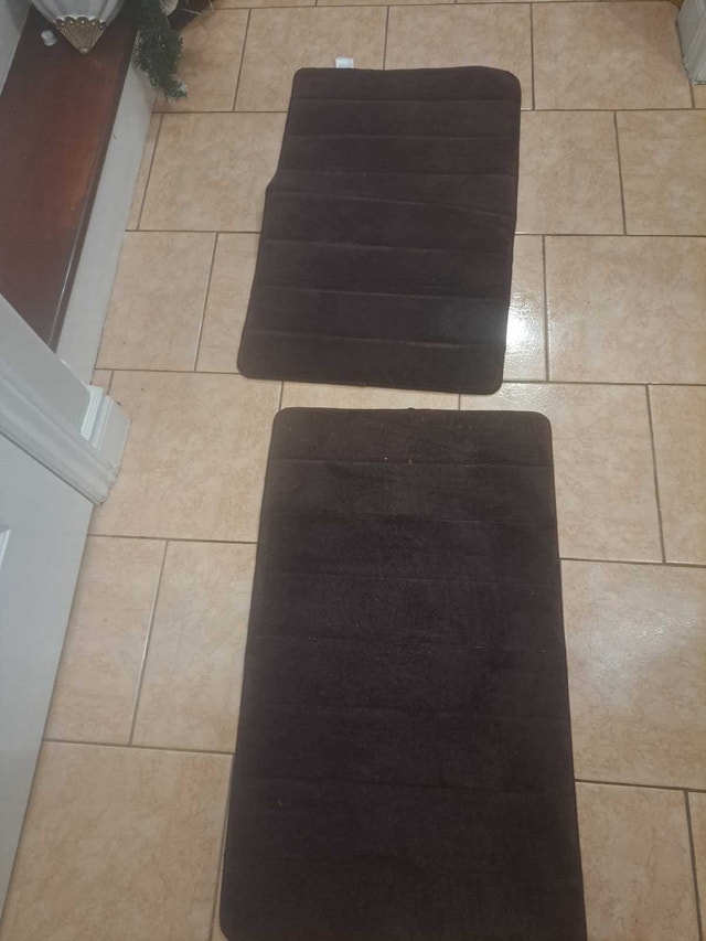 2 Brown Plush Memory Foam Bath Mats - photo 2