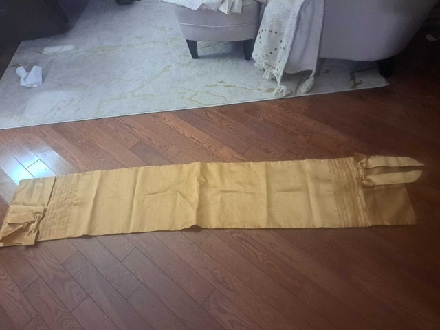 gold table runner... new - photo 2