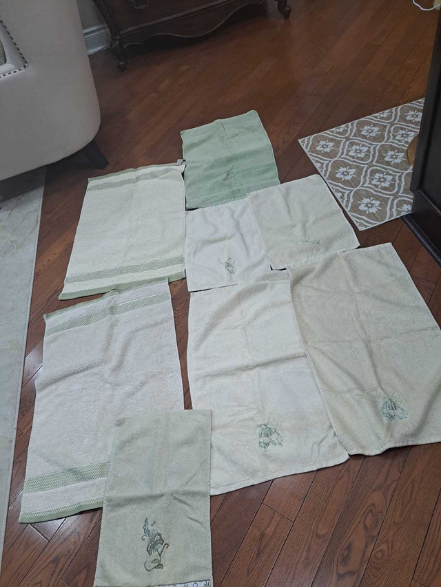 7 Beige and Green Towels