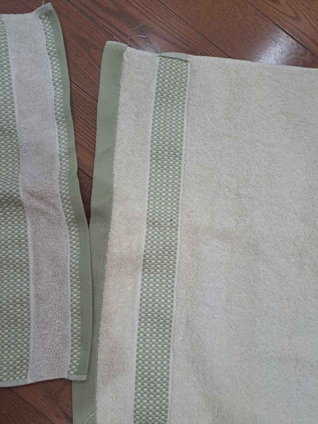 7 Beige and Green Towels - photo 2