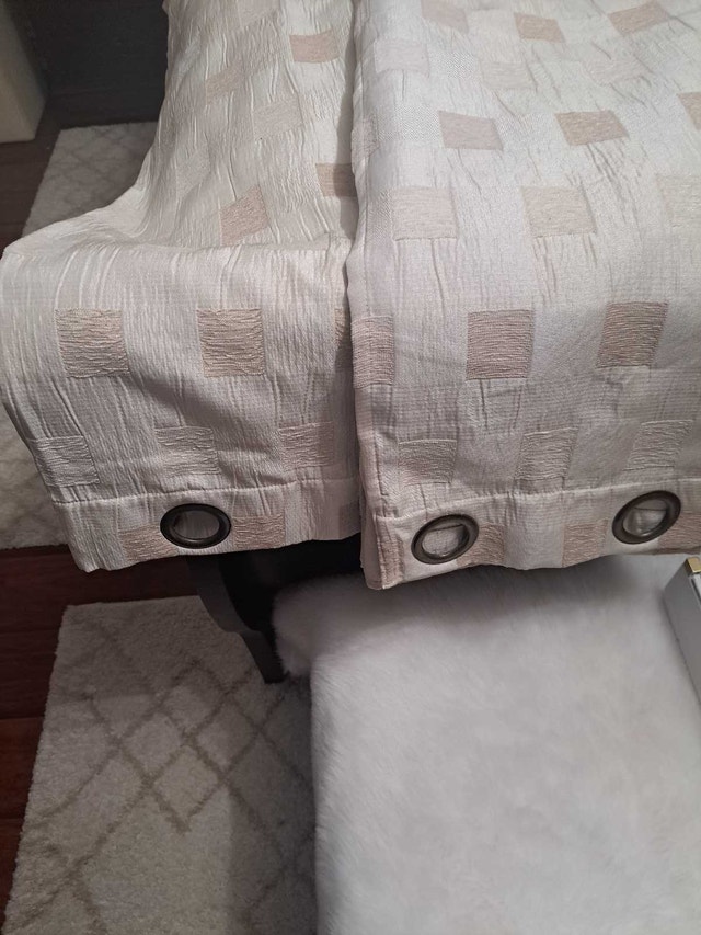 Beige and taupe gromet set