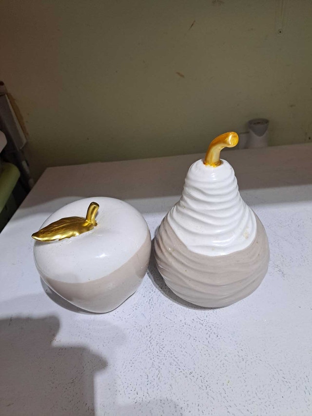 Ceramic Apple and Pear Decor Set