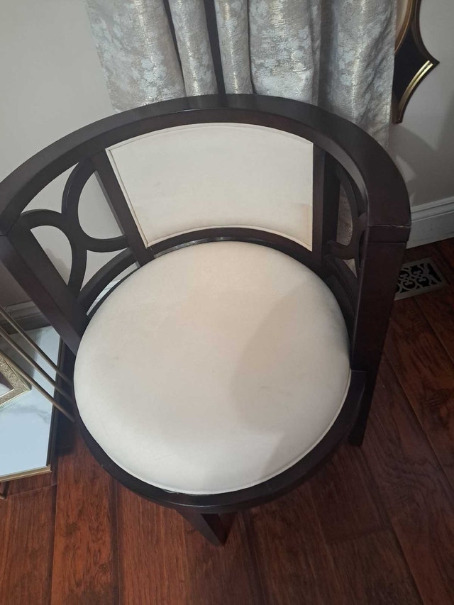Set of occasional chairs..excellent condition - photo 3